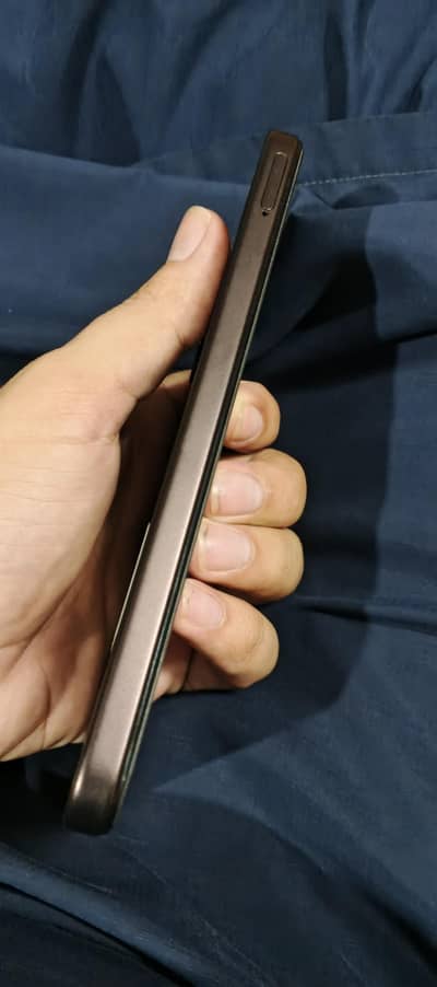 naya Mobile hai one month use hai