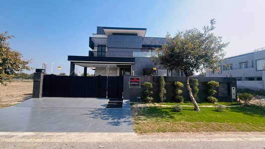 1 KANAL ELEGANT AND FULLY MAINTAINED DOUBLE UNIT BUNGALOW IS AVAILABLE IN THE BEST BLOCK OF DHA LAHORE.