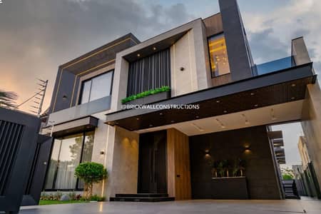 10 MARLA ELEGANT AND FULLY MAINTAINED SUPER HOT LOCATED BUNGALOW IS AVAILABLE IN THE BEST BLOCK OF DHA LAHORE.