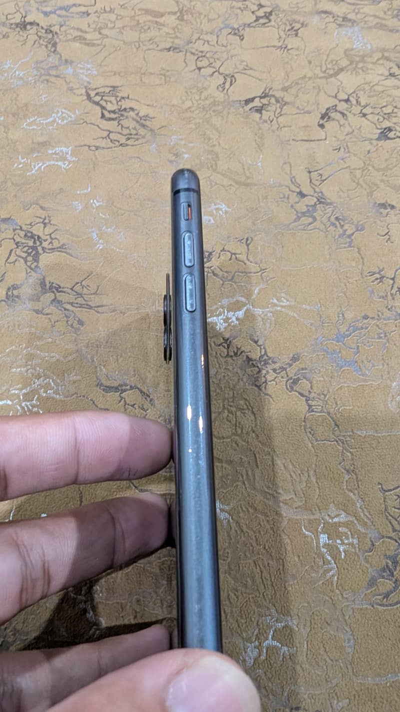 Apple iPhone 11 0