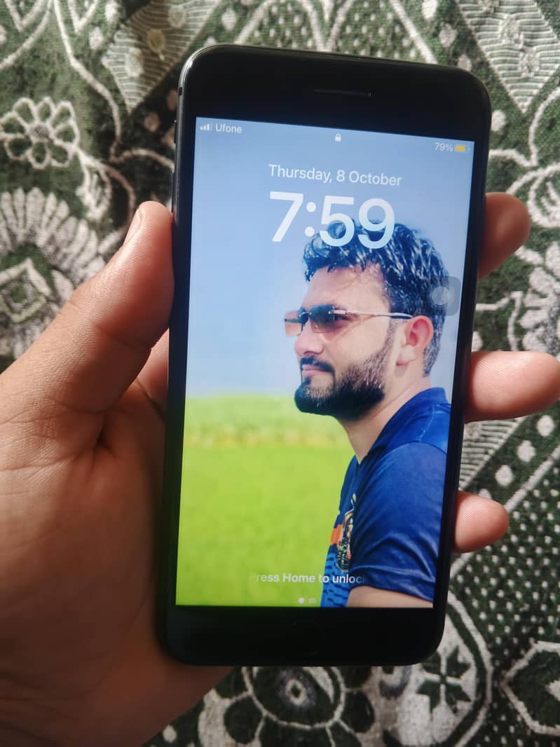 Apple iPhone 8 Plus 0
