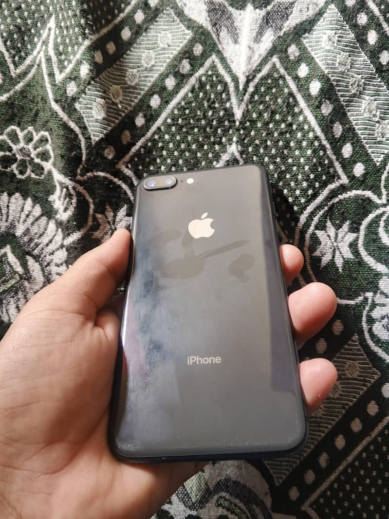 Apple iPhone 8 Plus 1