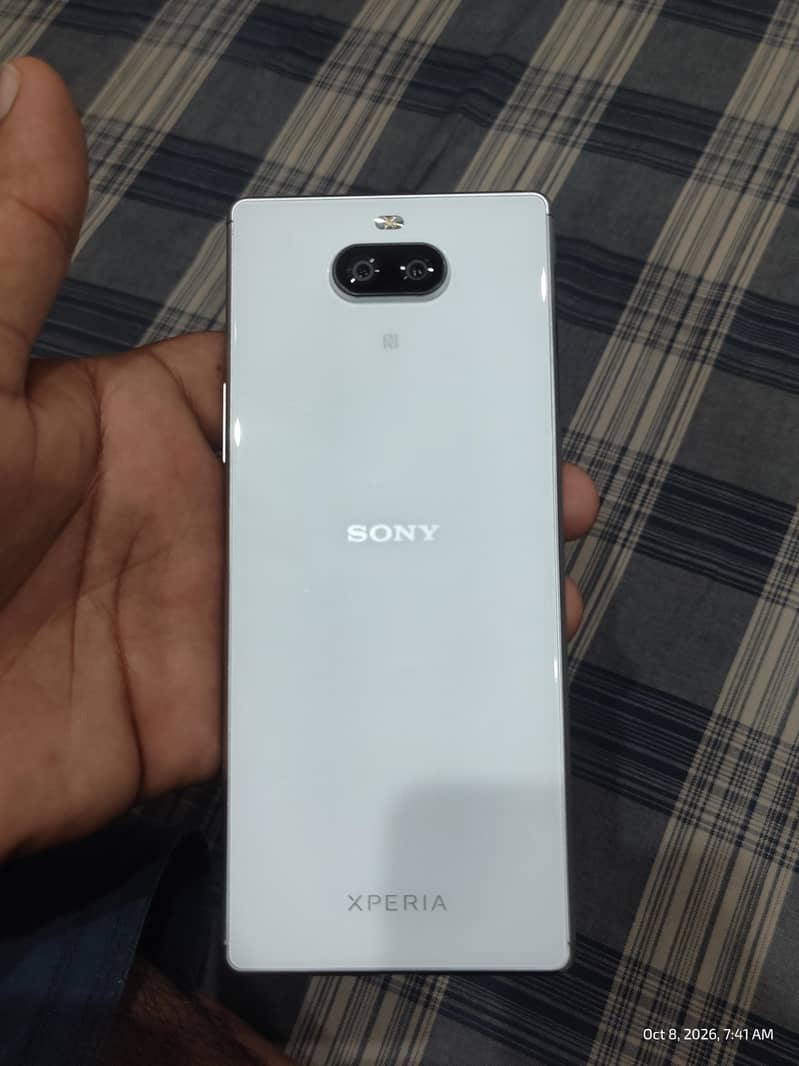 Sony Xperia 8 1