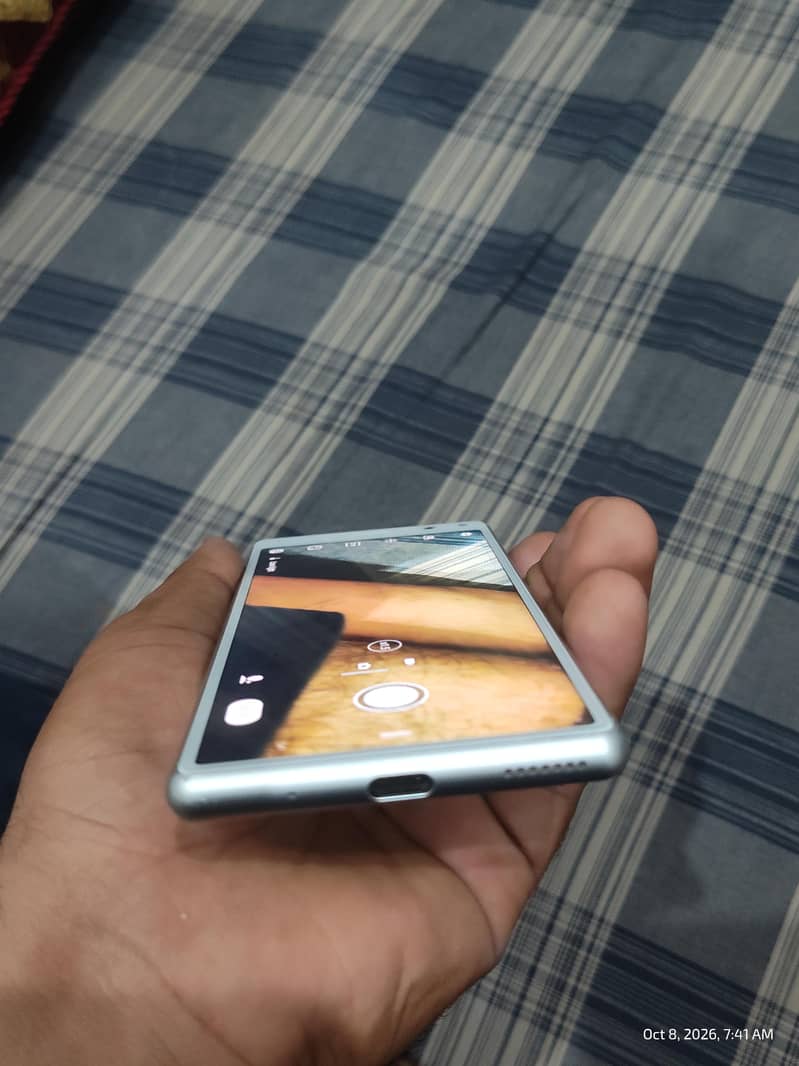 Sony Xperia 8 4