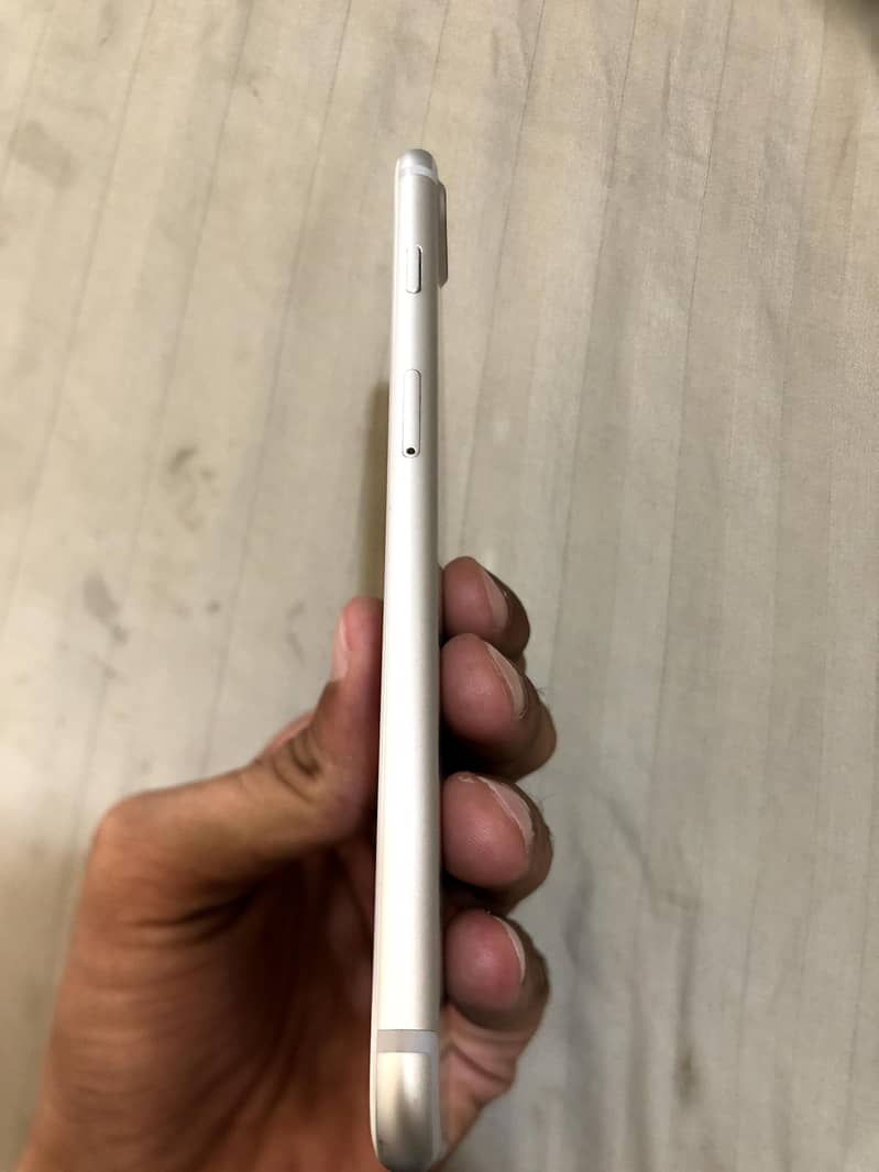 Apple iPhone 7 Plus 2