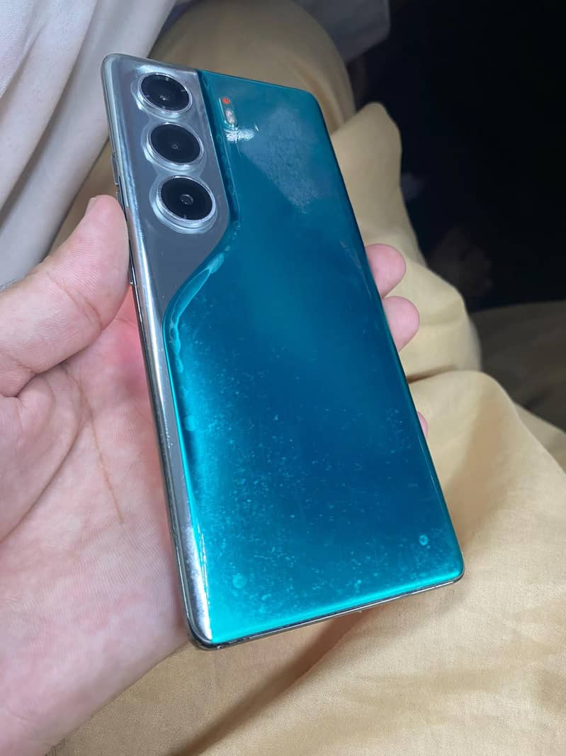 Tecno CAMON 40 Pro 1
