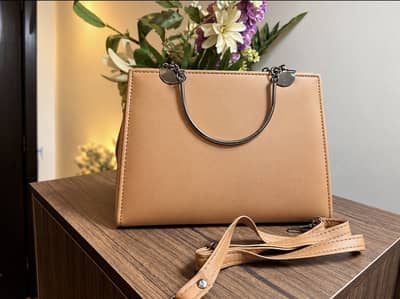 Stylish Women’s Bags – New & Elegant