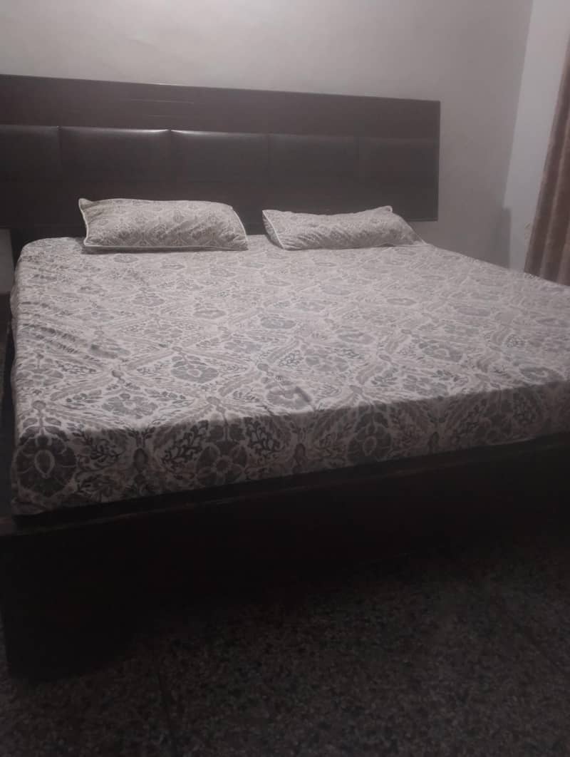 bed with side tables and L shape dressing table 0