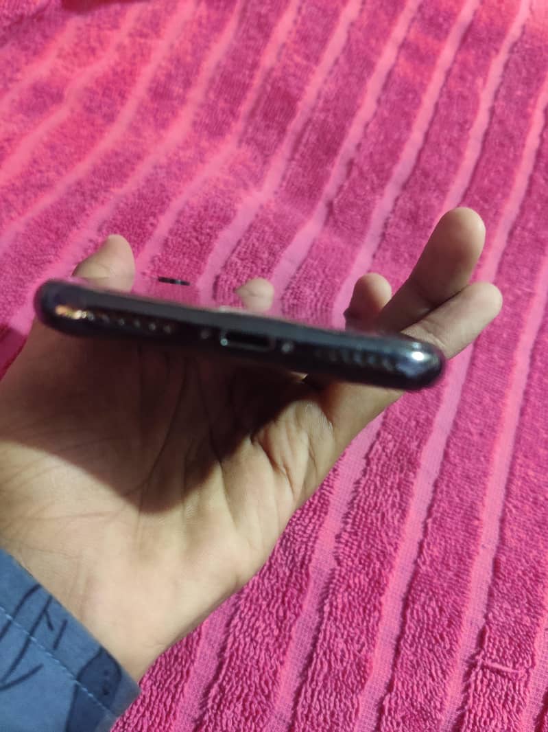 Apple iPhone X 4