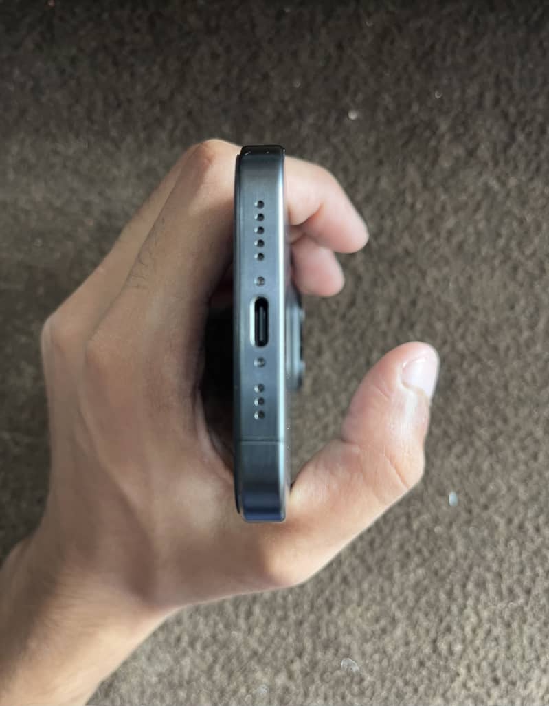 Apple iPhone 15 Pro 2
