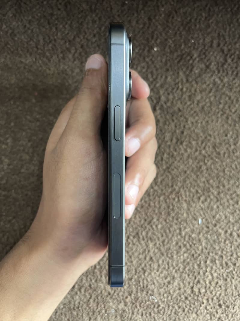 Apple iPhone 15 Pro 3