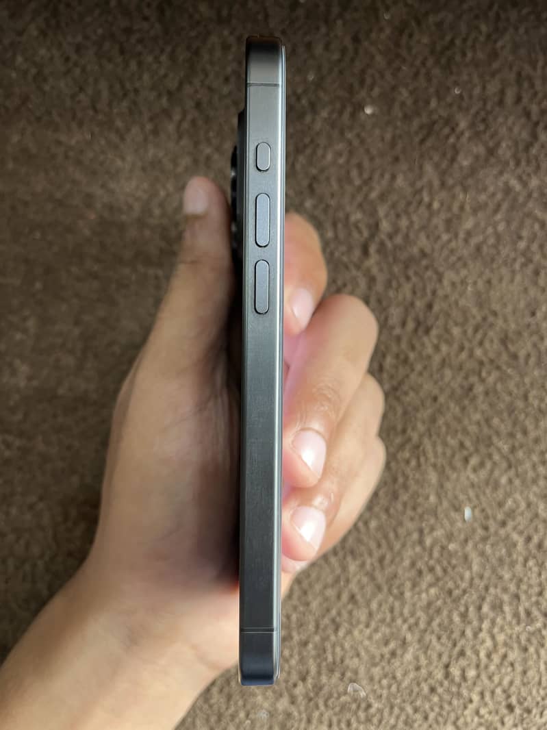 Apple iPhone 15 Pro 4