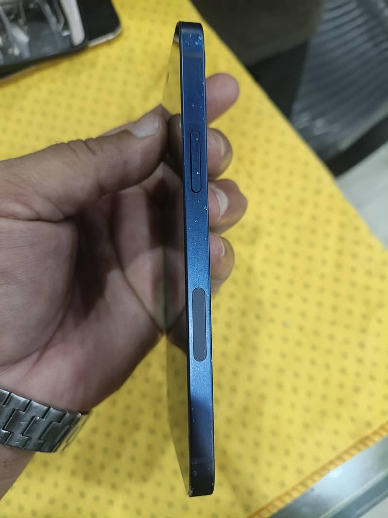 Apple iPhone 12 3