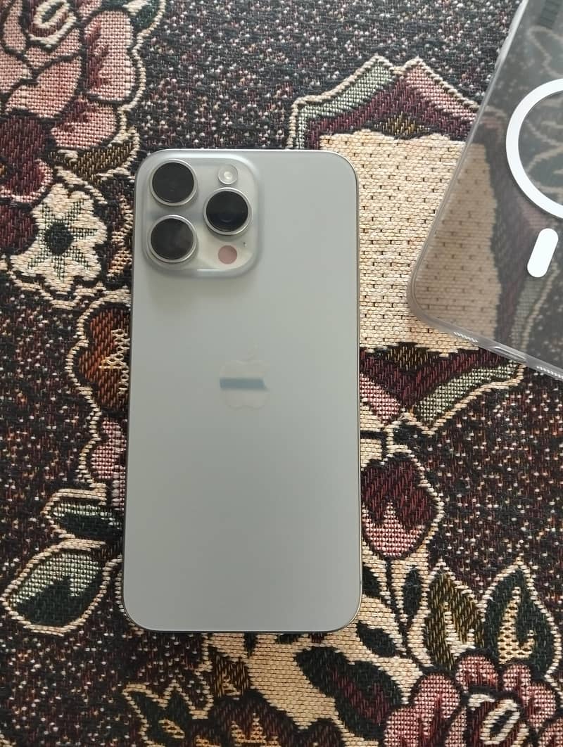 Apple iPhone 15 Pro Max 0