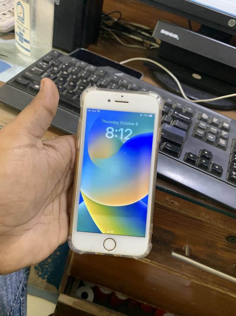 Apple iPhone 8 3