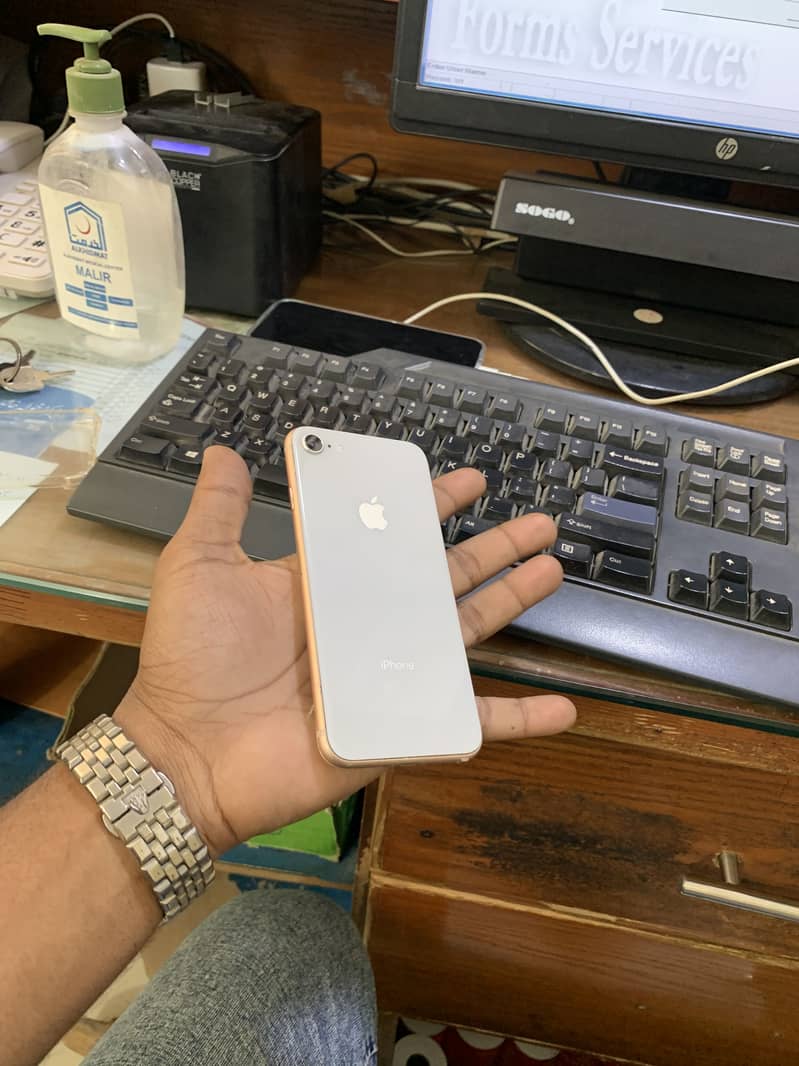 Apple iPhone 8 4
