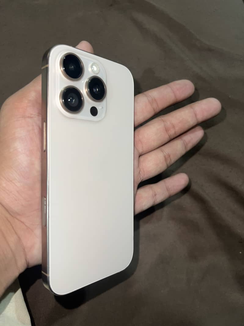 Apple iPhone 16 Pro 0