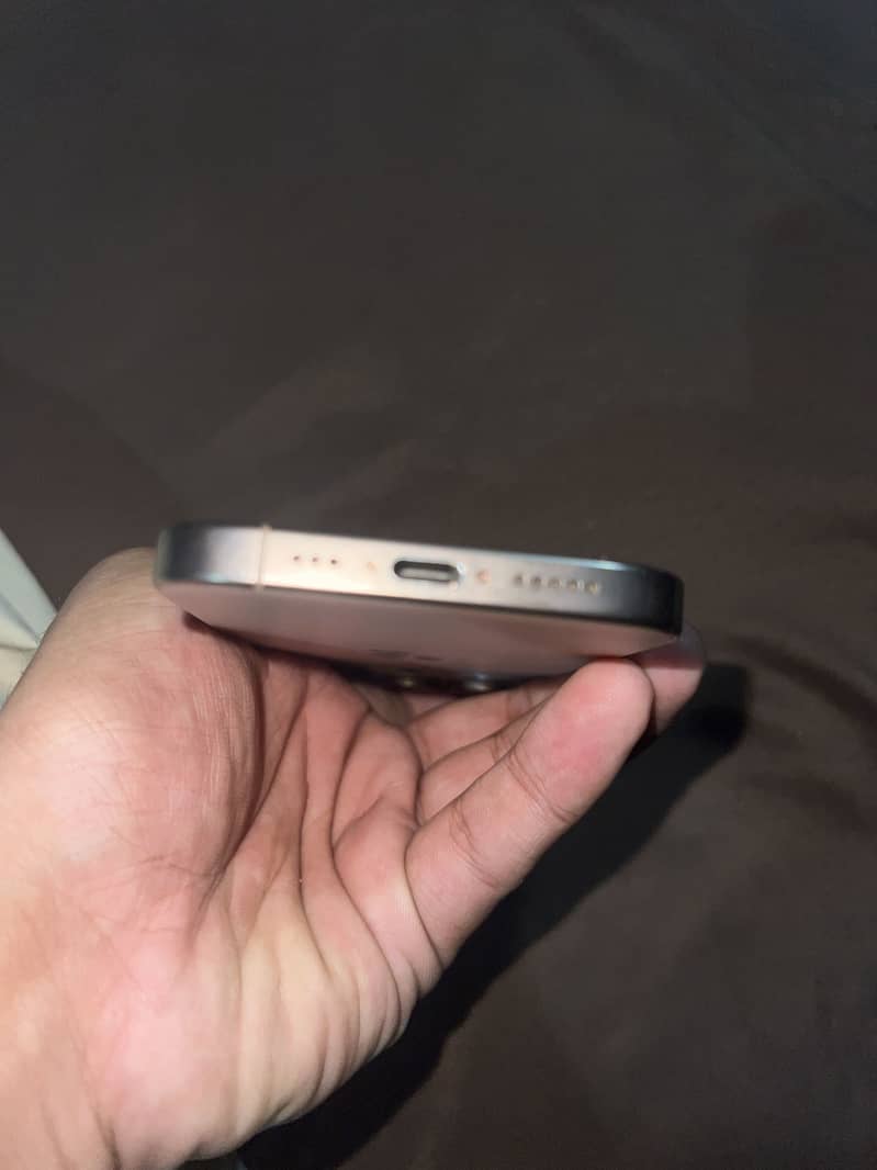 Apple iPhone 16 Pro 4