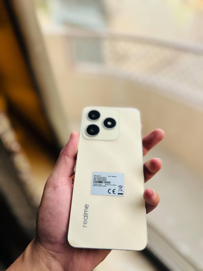 Realme C61 0