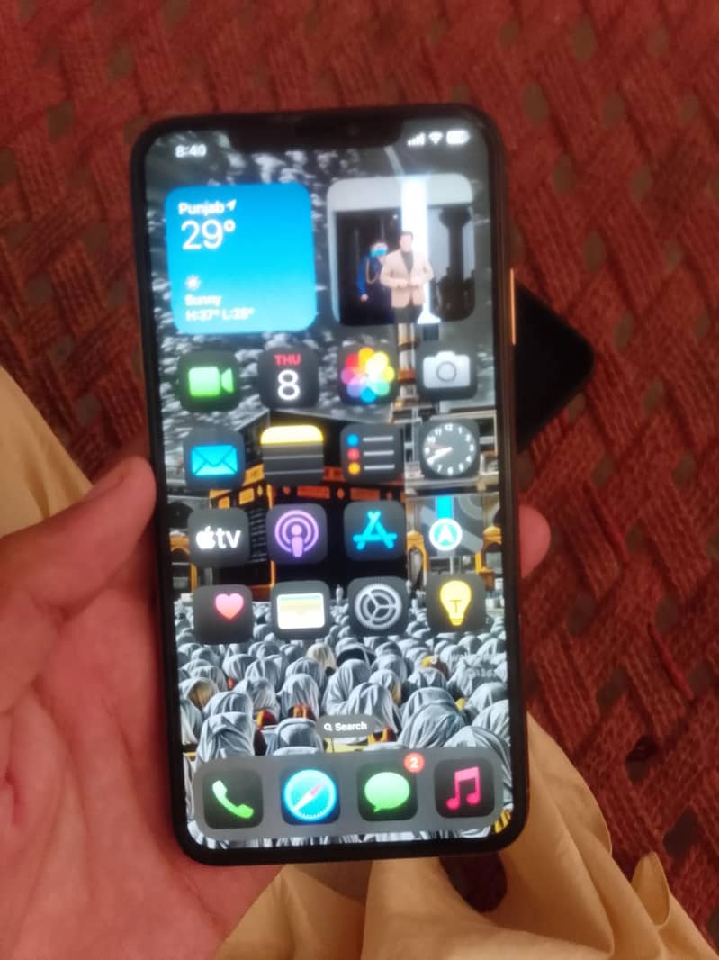 Apple iPhone XS Max 4