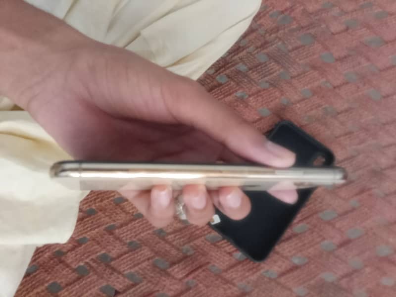 Apple iPhone XS Max 6