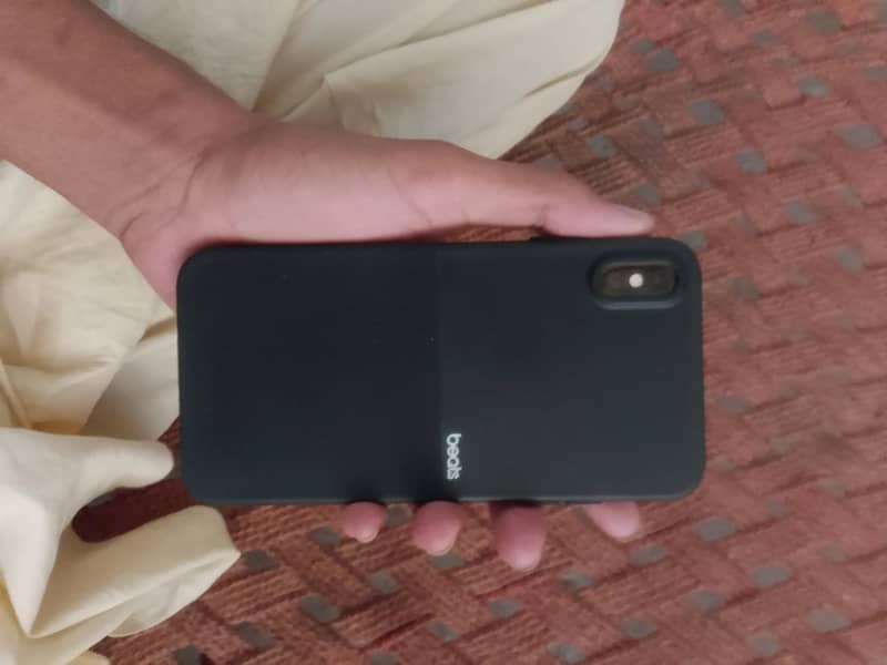 Apple iPhone XS Max 10