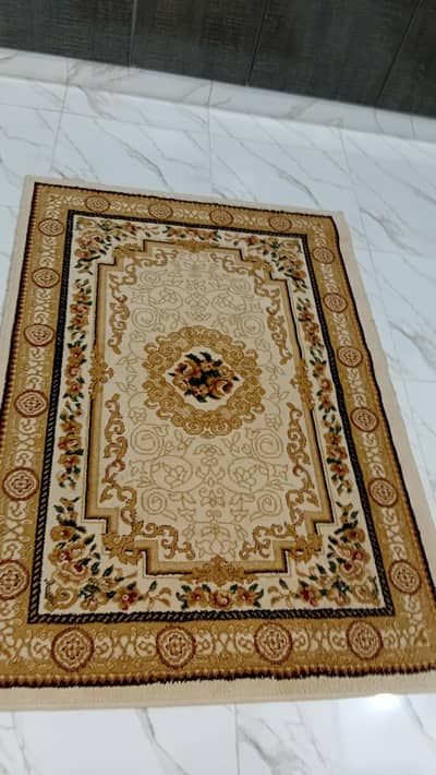 Beautiful Carpet for Sale – Good Condition