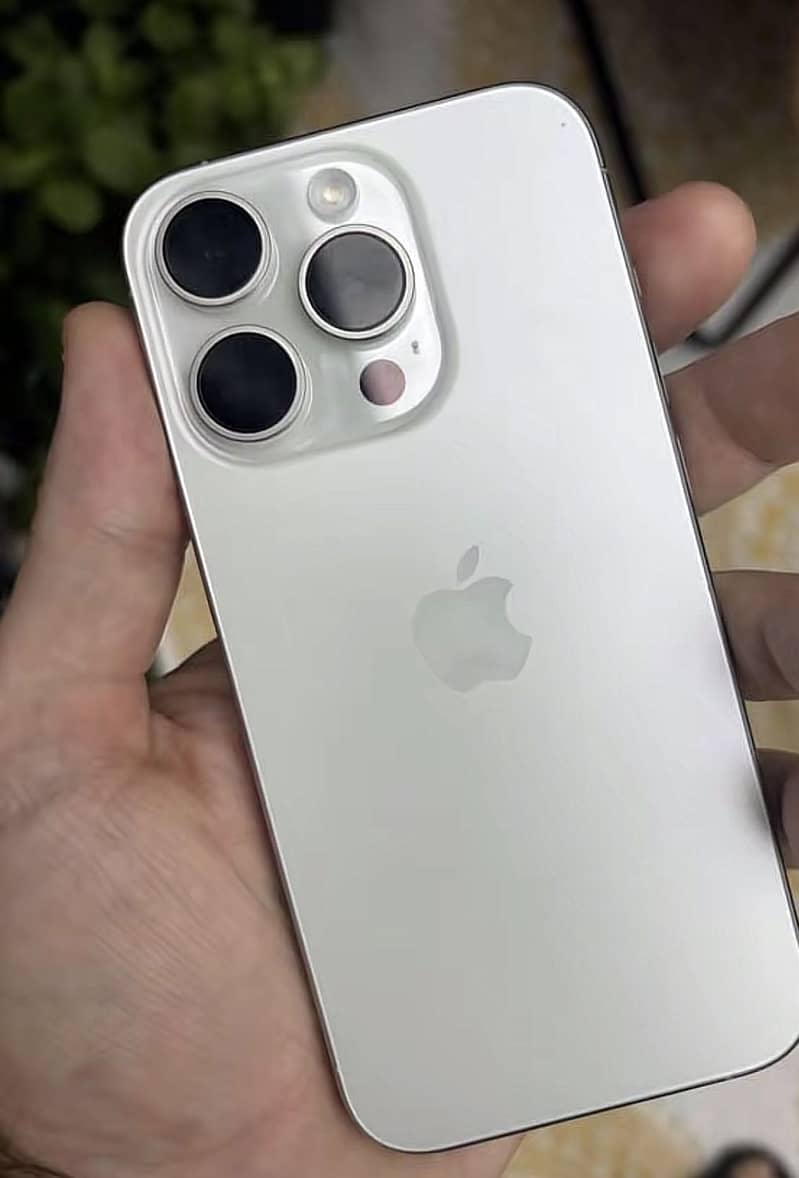 Apple iPhone 15 Pro 0