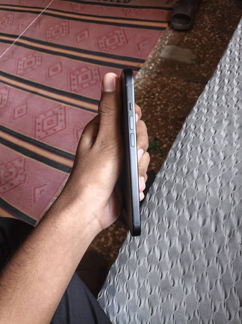 Apple iPhone 15 3