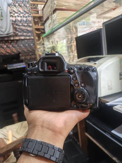 Canon 6D Mark 2 / Only Body