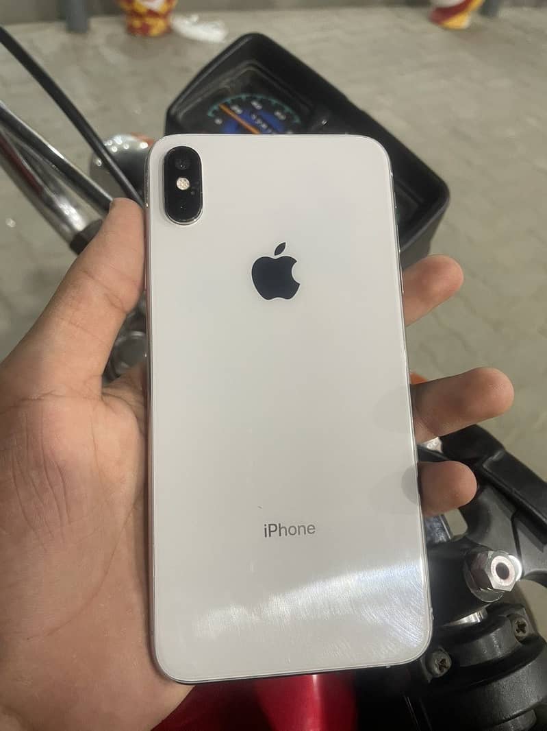 Apple iPhone XS Max 0