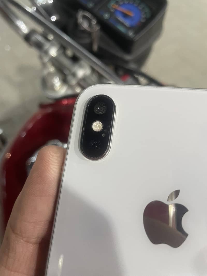 Apple iPhone XS Max 4
