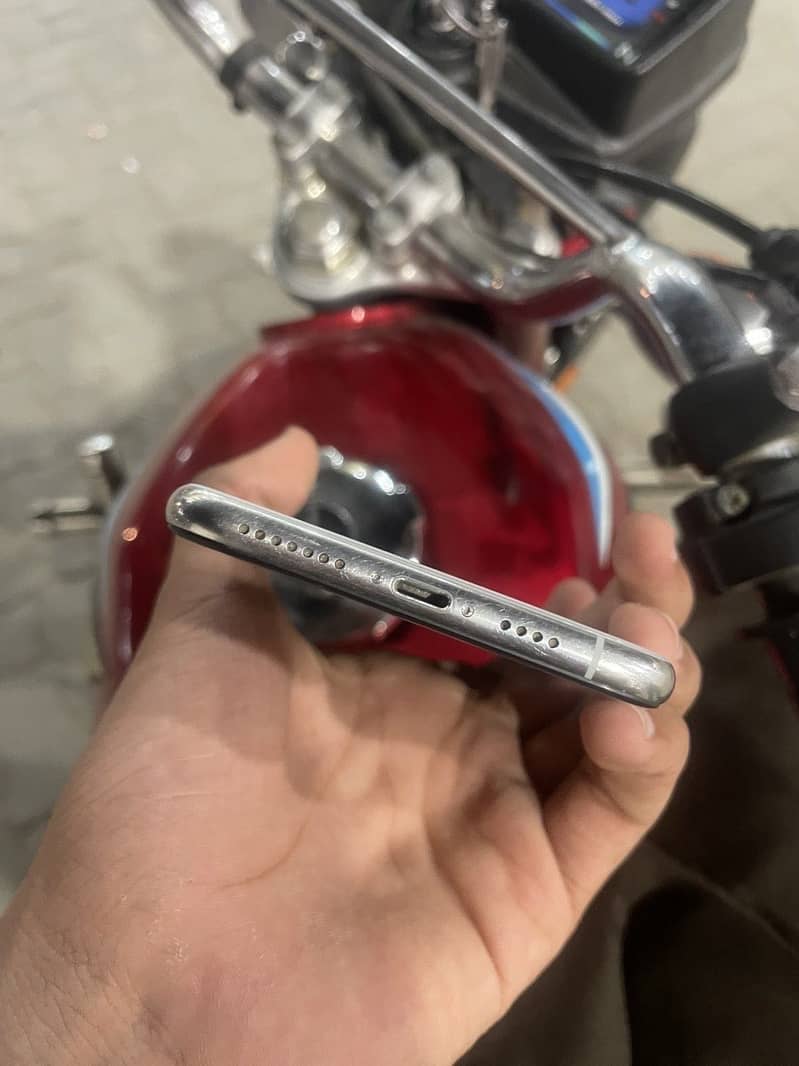 Apple iPhone XS Max 5