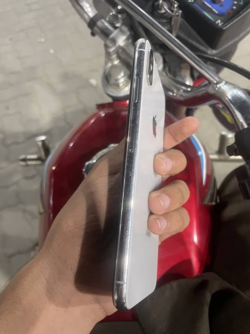 Apple iPhone XS Max 6