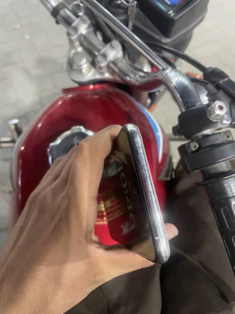 Apple iPhone XS Max 7