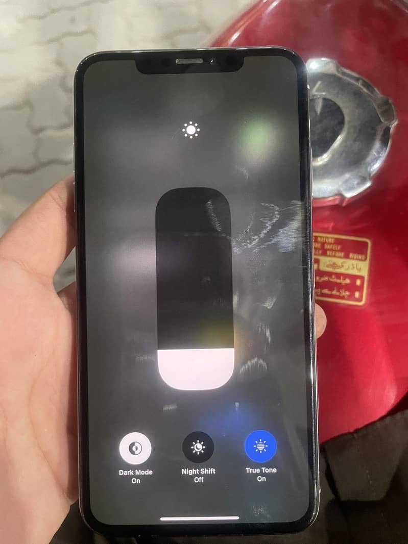 Apple iPhone XS Max 9