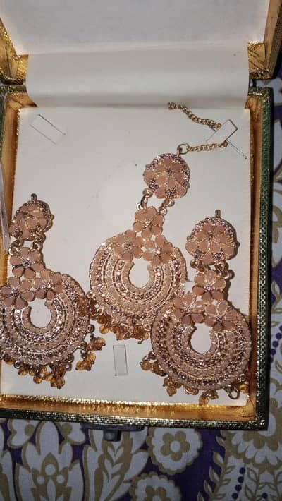 Beautiful Rose Gold Jewellery Set – Necklace & Earrings