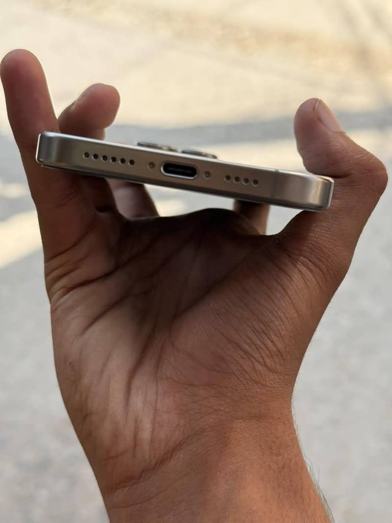 Apple iPhone 16 Pro Max 5