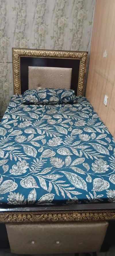 wooden bed a one condition  in nice colour sale
