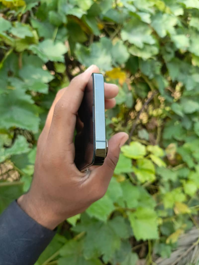 Apple iPhone 13 Pro 2