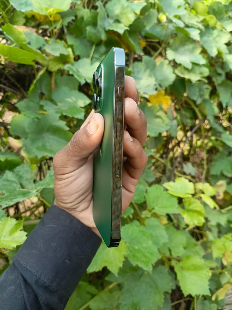 Apple iPhone 13 Pro 4