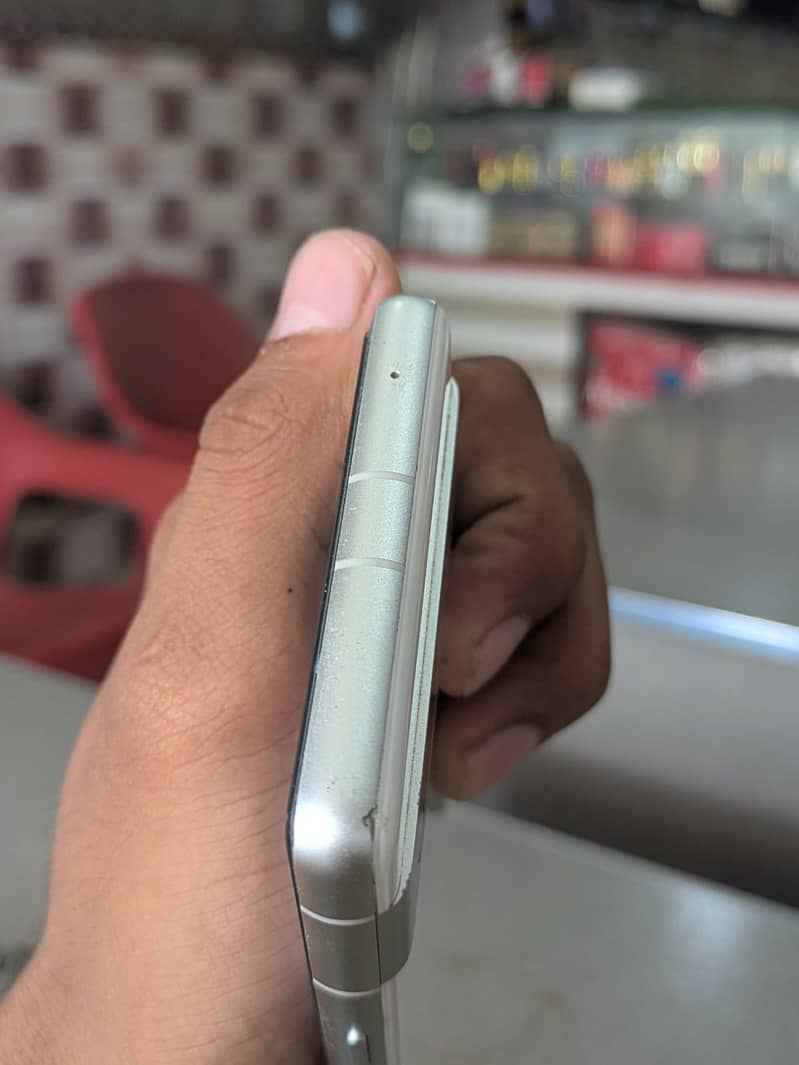 Google Pixel 7a 4