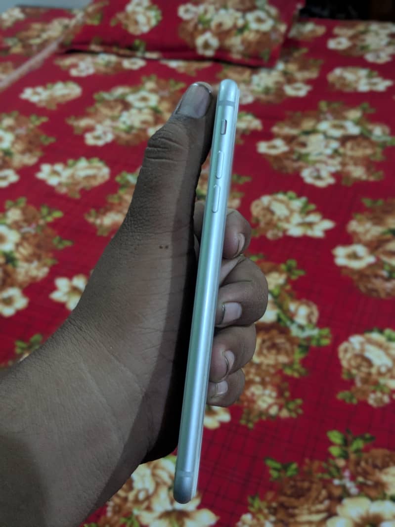 Apple iPhone 8 Plus 1