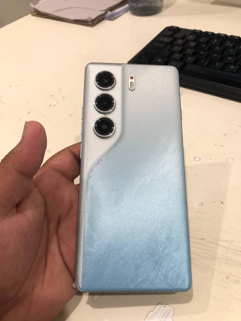 Tecno CAMON 40 Pro 0