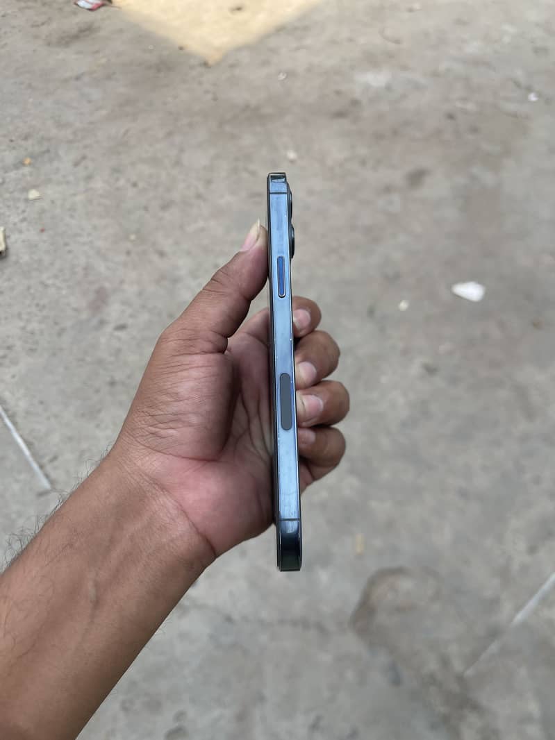 iPhone 12 Pro Max 1