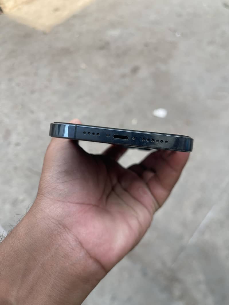 iPhone 12 Pro Max 4