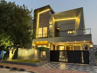 Designer 10 M House For Sale