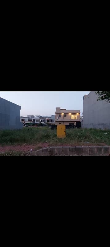 E Block 10m Blvd Plot For Sale