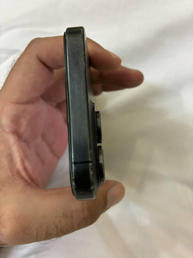 Apple iPhone 15 Pro Max 4