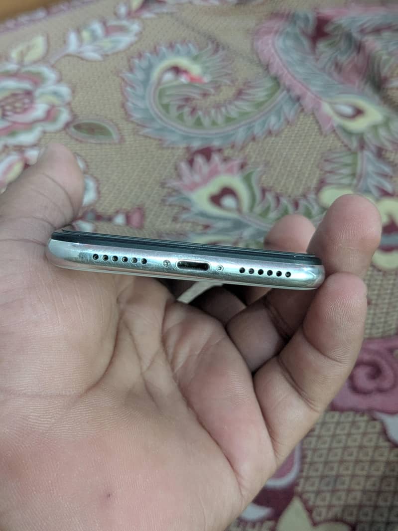 Apple iPhone X 3